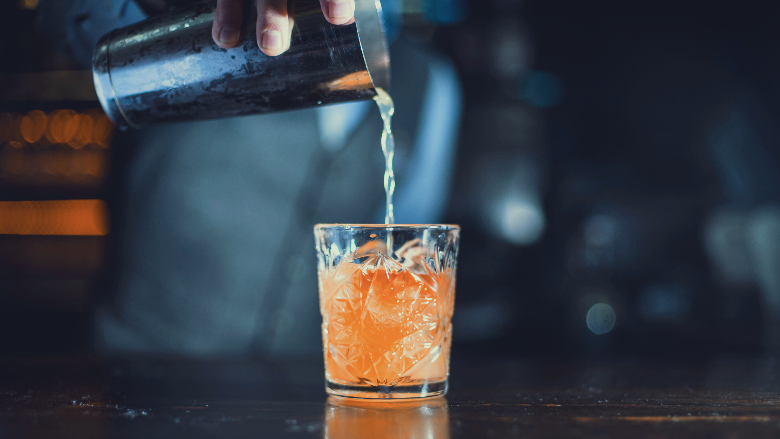 Alkohol nach der Haartransplantation: Warum die Abstinenz Ihr bestes Investment ist